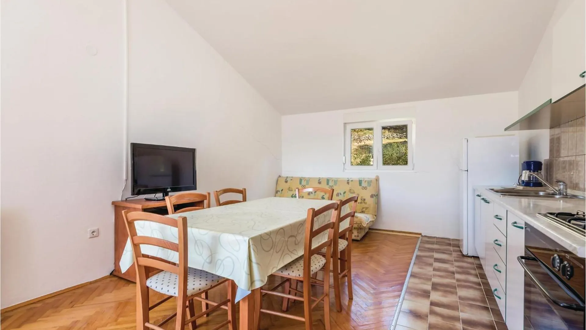 3 Bedroom Cozy Apartment In Supetarska Draga 0*,