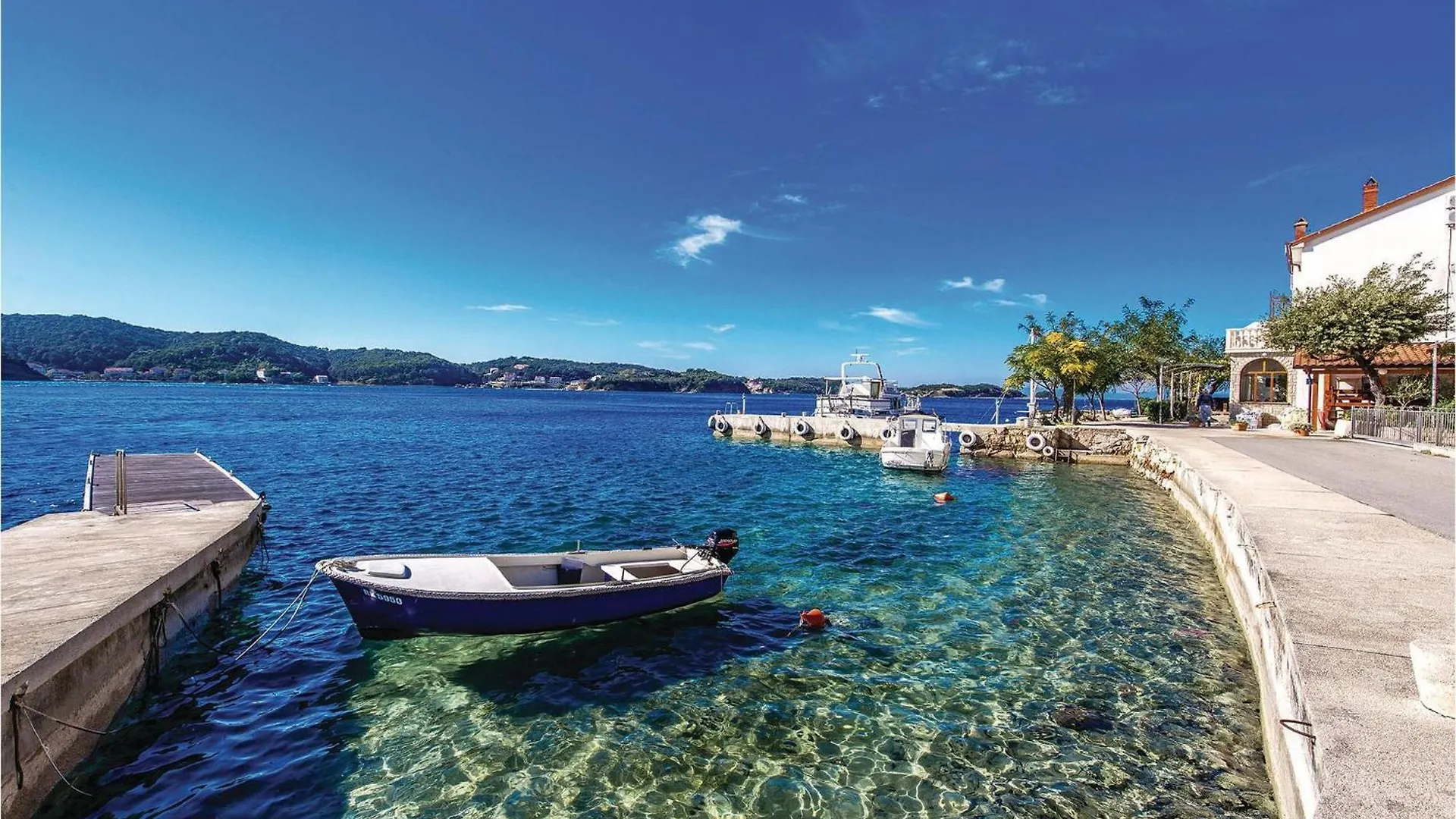 3 Bedroom Cozy Apartment In Supetarska Draga