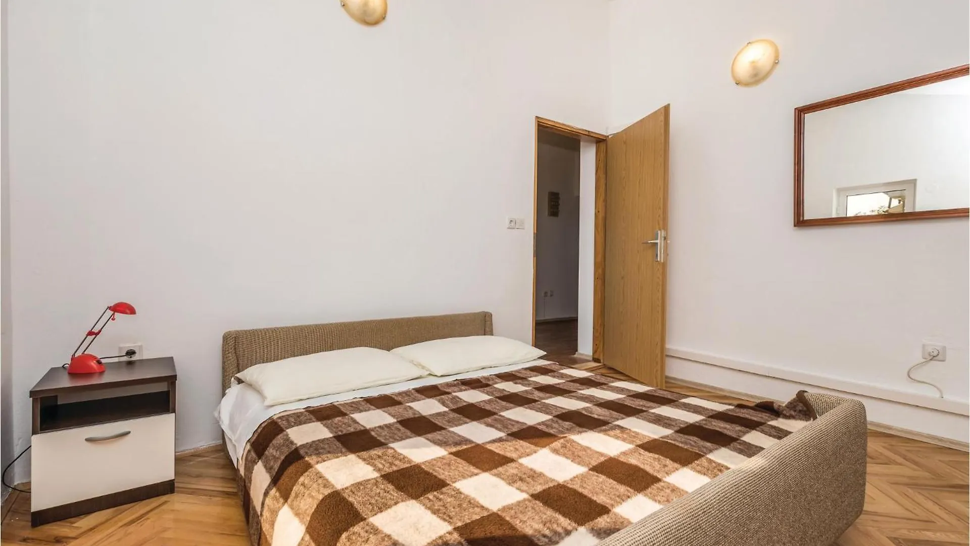 3 Bedroom Cozy Apartment In Supetarska Draga Croatia
