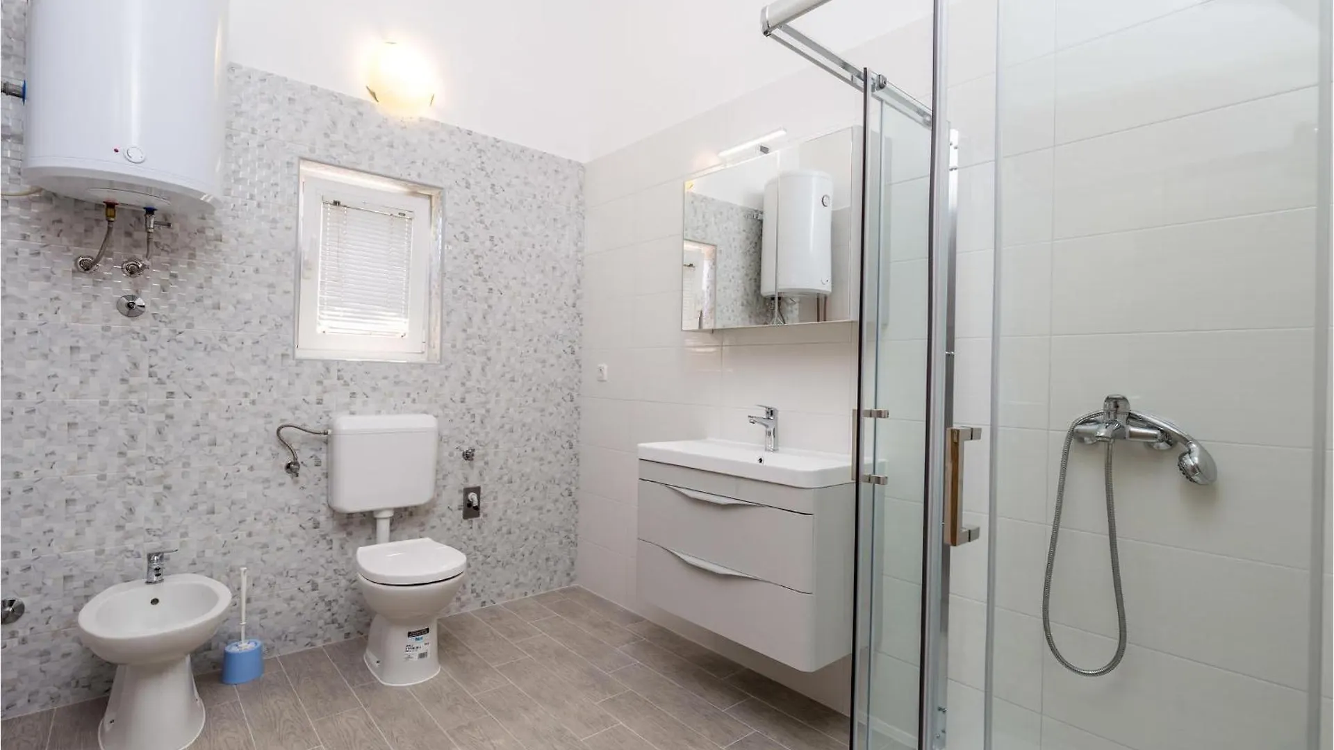3 Bedroom Cozy Apartment In Supetarska Draga