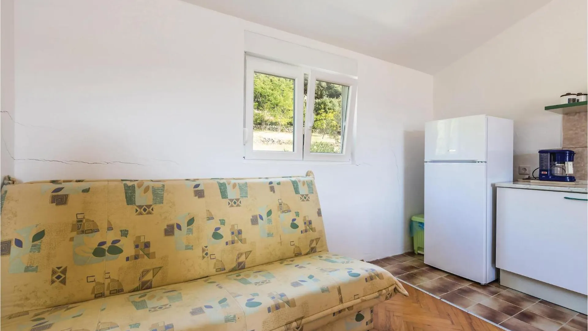 3 Bedroom Cozy Apartment In Supetarska Draga Croatia