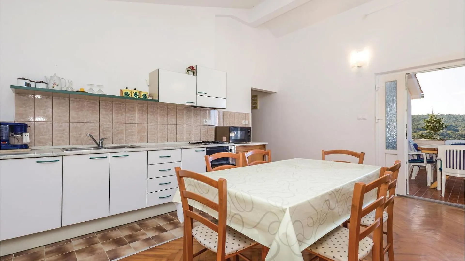 3 Bedroom Cozy Apartment In Supetarska Draga Croatia
