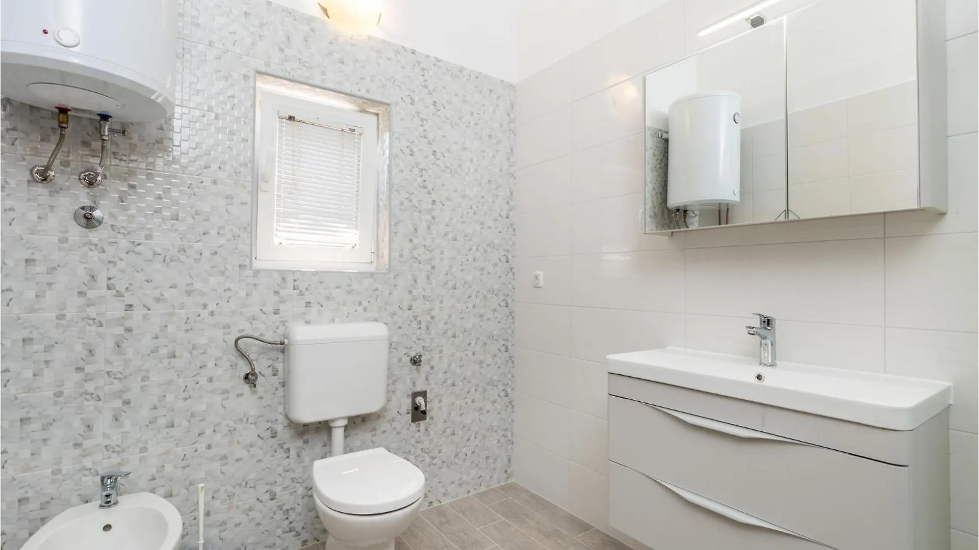 3 Bedroom Cozy Apartment In Supetarska Draga Croatia