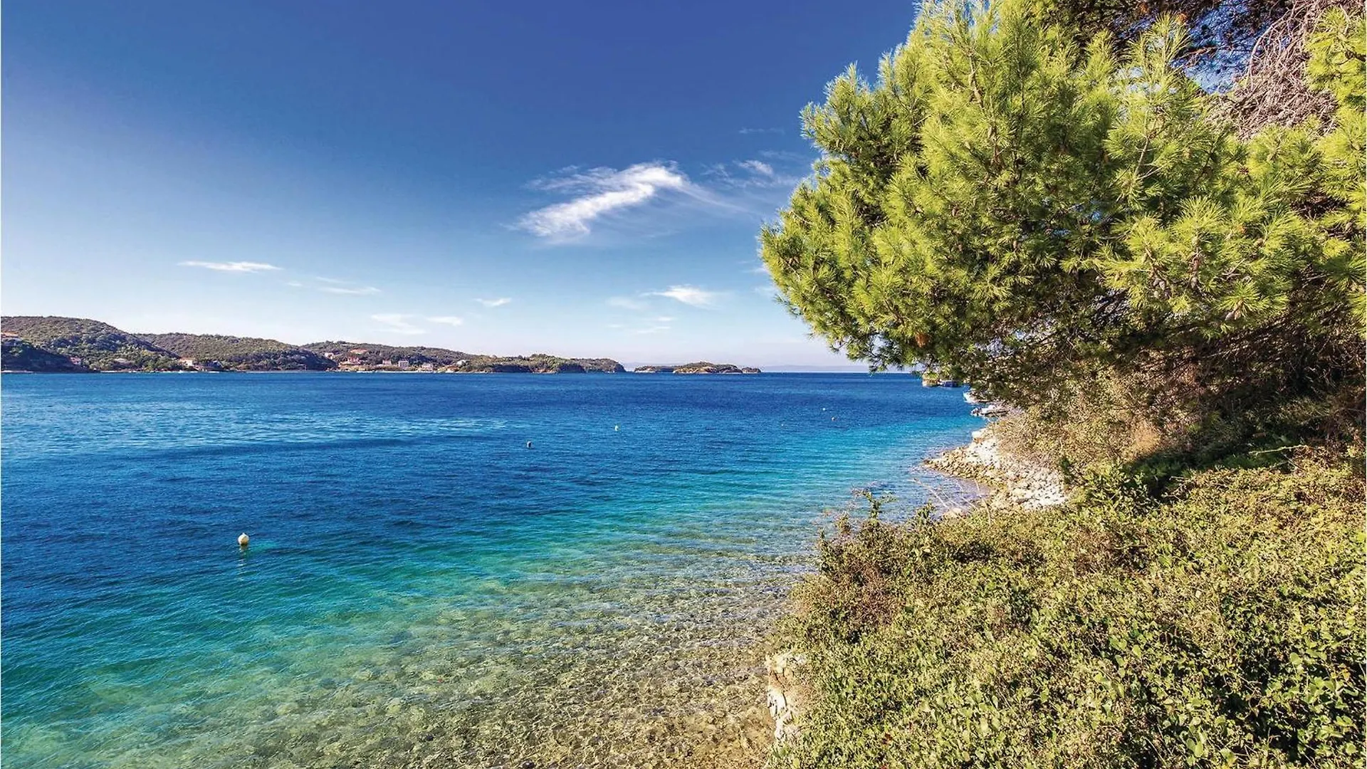 3 Bedroom Cozy Apartment In Supetarska Draga