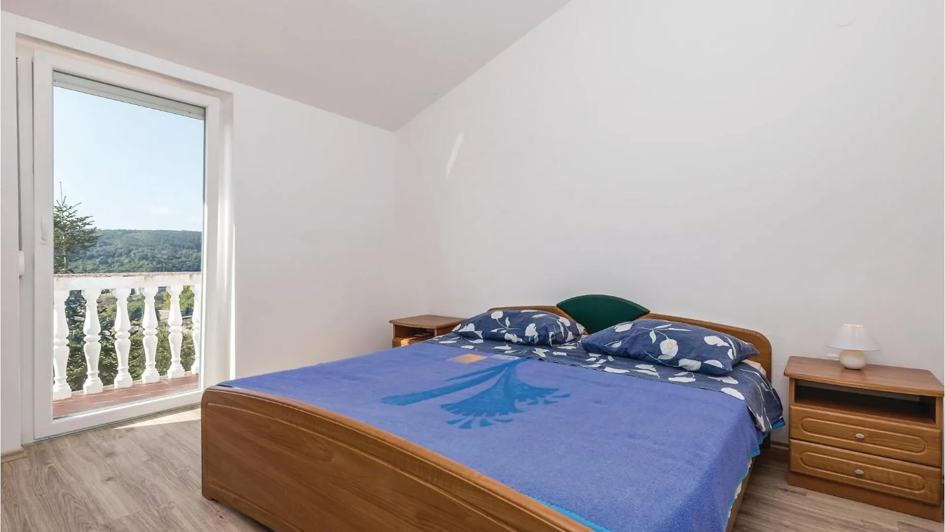 3 Bedroom Cozy Apartment In Supetarska Draga Croatia