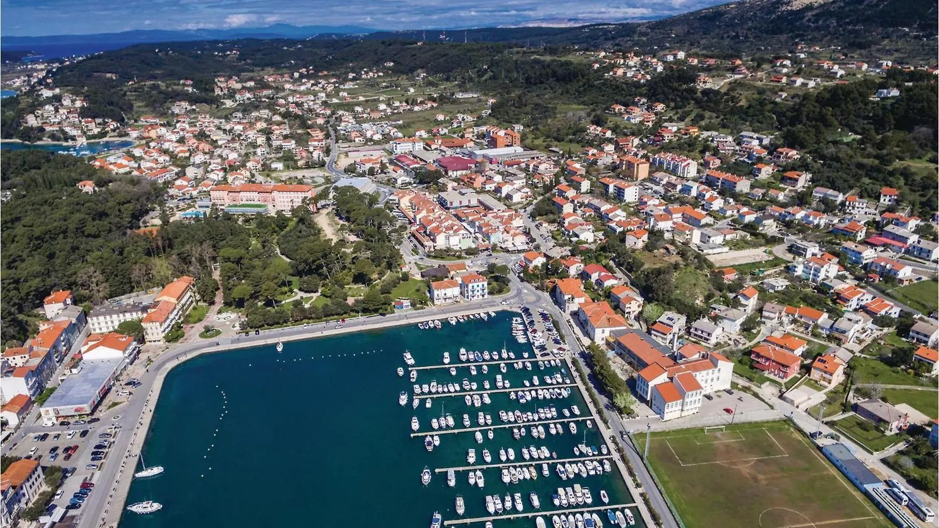 3 Bedroom Cozy Apartment In Supetarska Draga Croatia